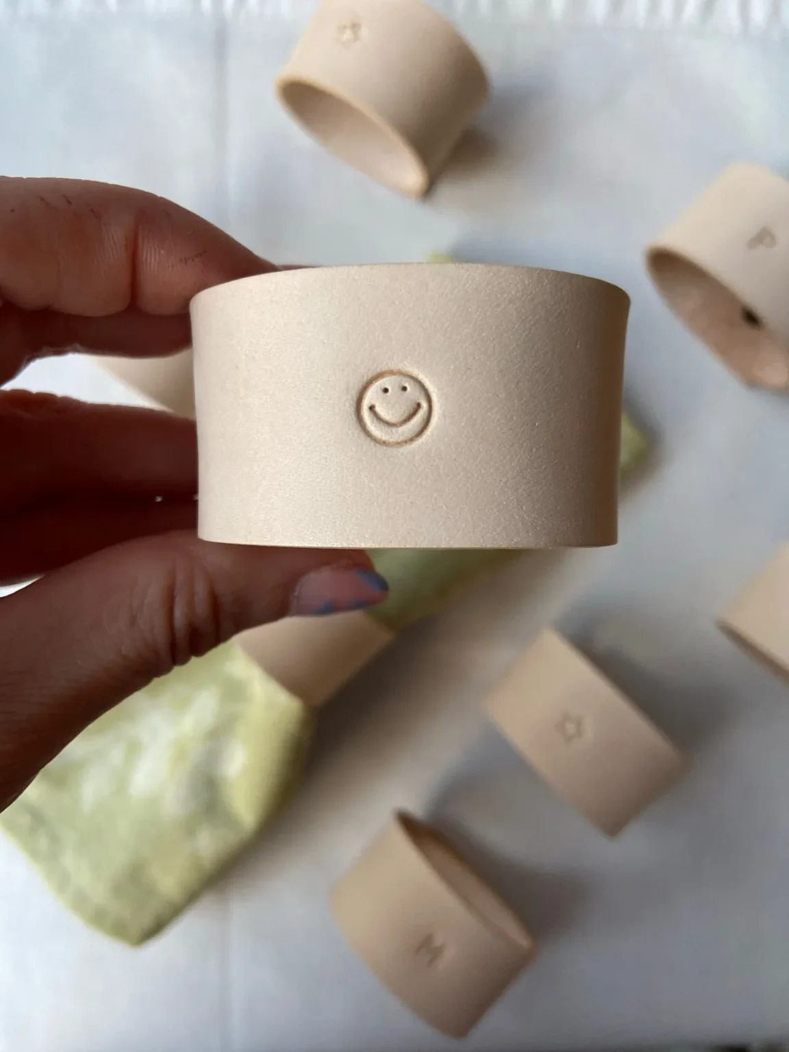 Etiquetas de couro personalizadas com gravação SOAP e LOTION